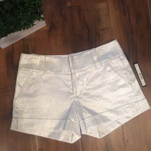 🎀🎀NWT Alice+Olivia shimmer white with pockets